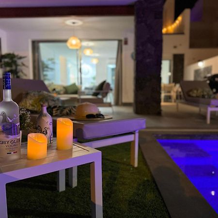 Welcome To Villa Bali A Luxurious Modern Getaway 洛斯克里斯蒂亚诺斯 外观 照片