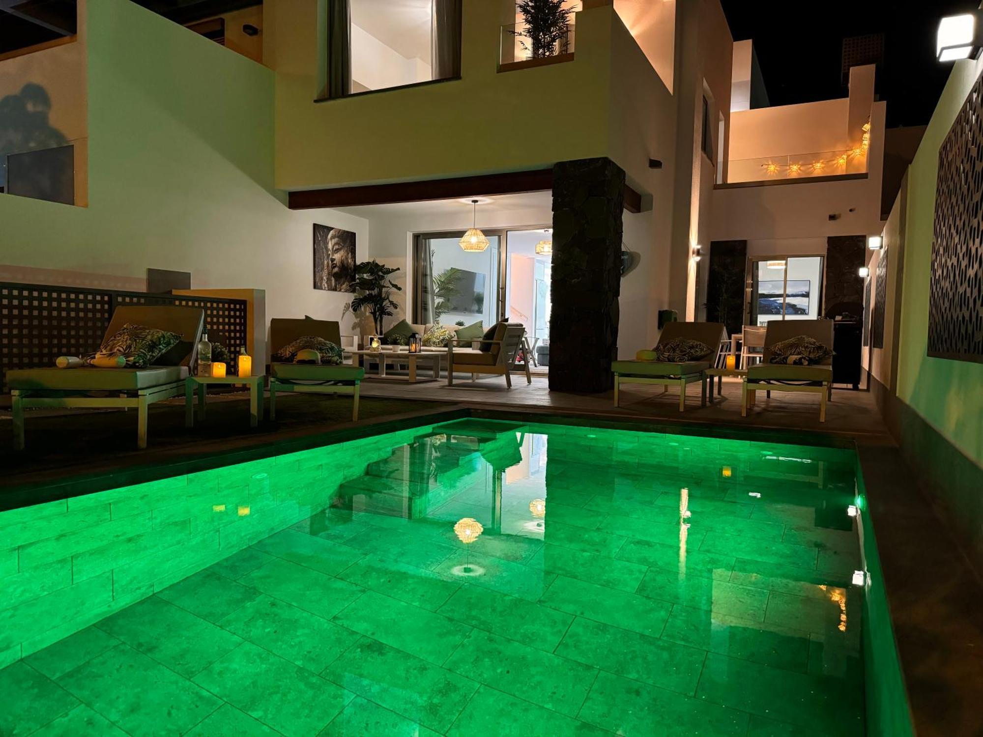 Welcome To Villa Bali A Luxurious Modern Getaway 洛斯克里斯蒂亚诺斯 外观 照片