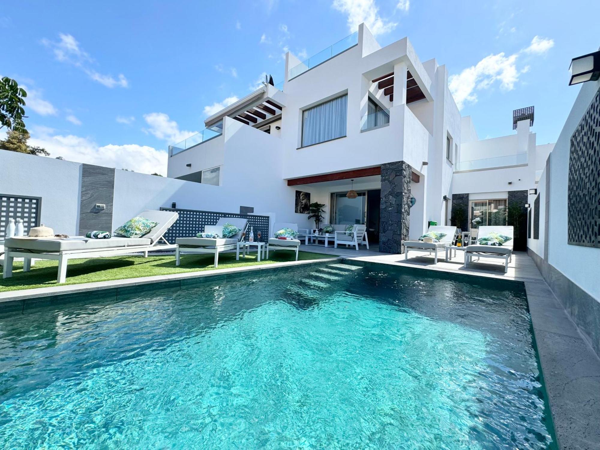 Welcome To Villa Bali A Luxurious Modern Getaway 洛斯克里斯蒂亚诺斯 外观 照片